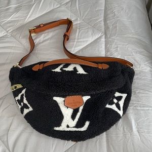 Teddy Cross Body